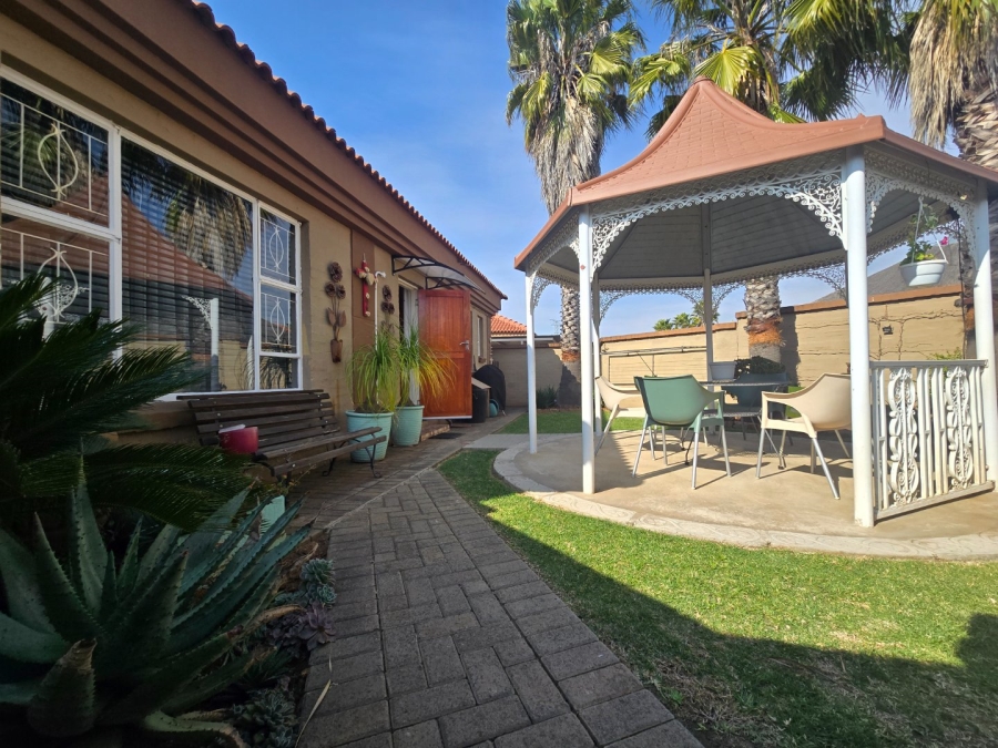2 Bedroom Property for Sale in Heuwelsig Free State